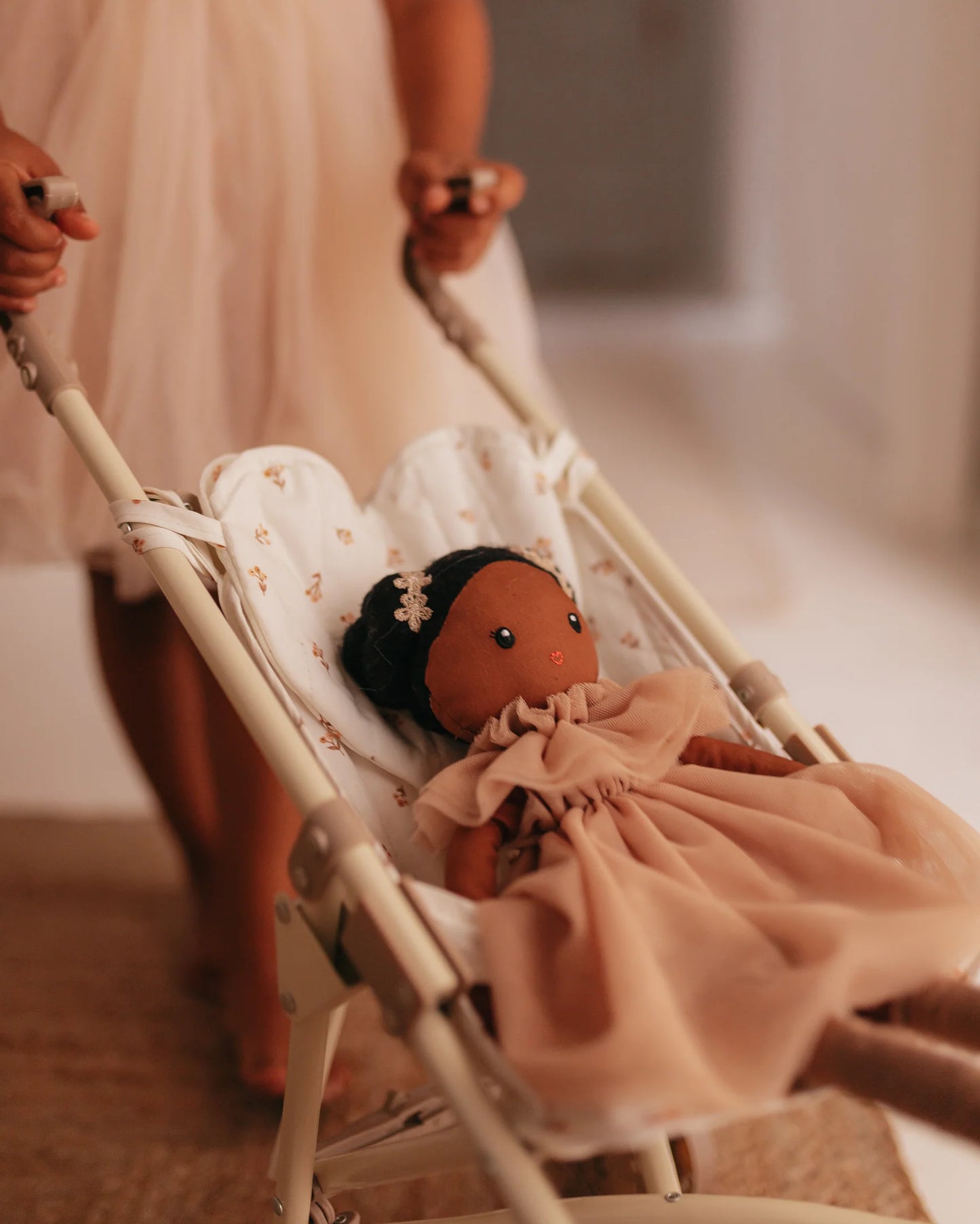 Lėlių vežimėlis | GĖLIŲ PUMPURAI